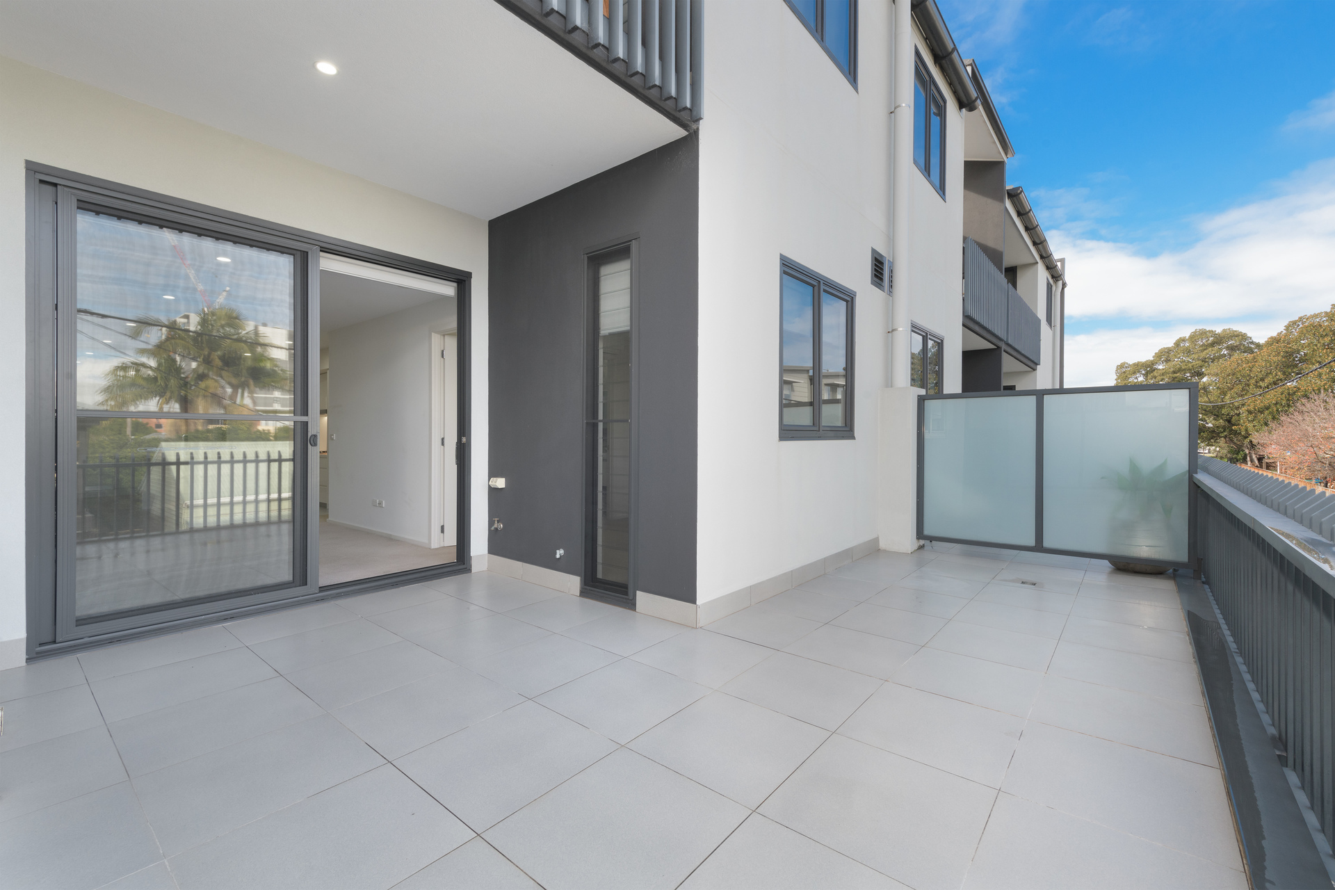 1906518926 rsd Home