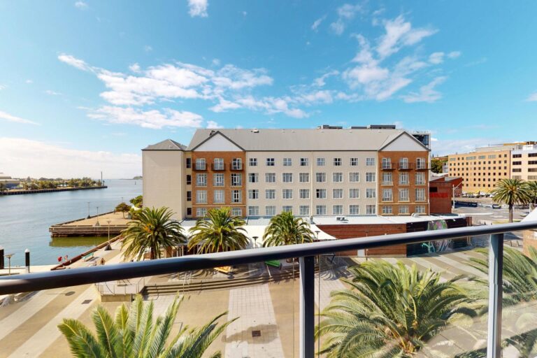 176586395403566163-rsd